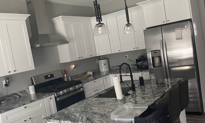 Farmington Hills Casa | Cheerful Family Home