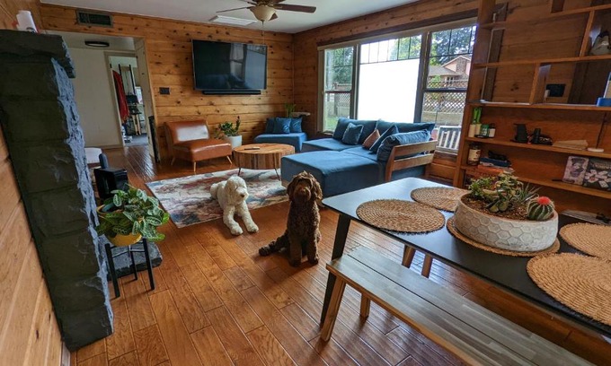Coconino Estates Casa | Cheerful Master Suite w/ Private Entrance