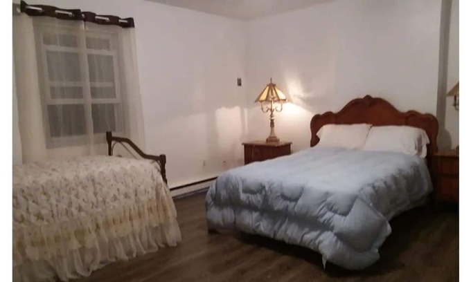 New Kingston Cabaña | Cheerful mountain duplex!