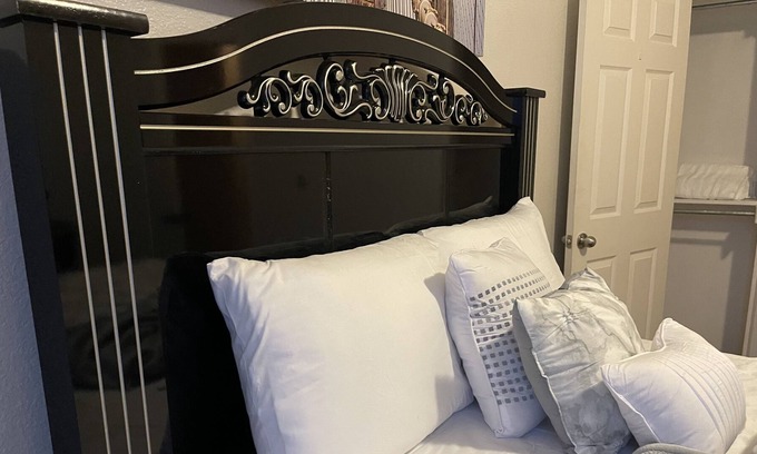 Fort Worth Casa | Cheerful one private bedroom in a house. Quiet, clean and safe community