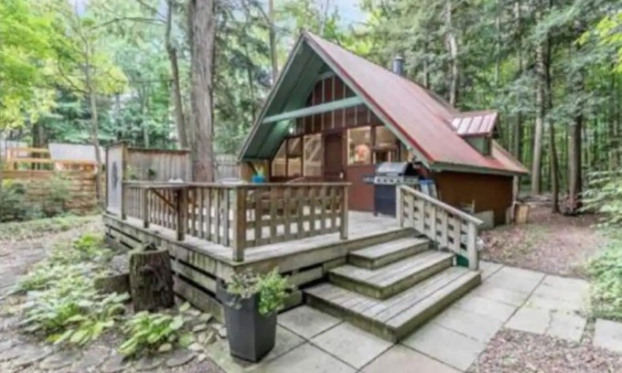 Innisfil Cabaña | Cheerful-Secluded one Bedroom Chalet Year Round