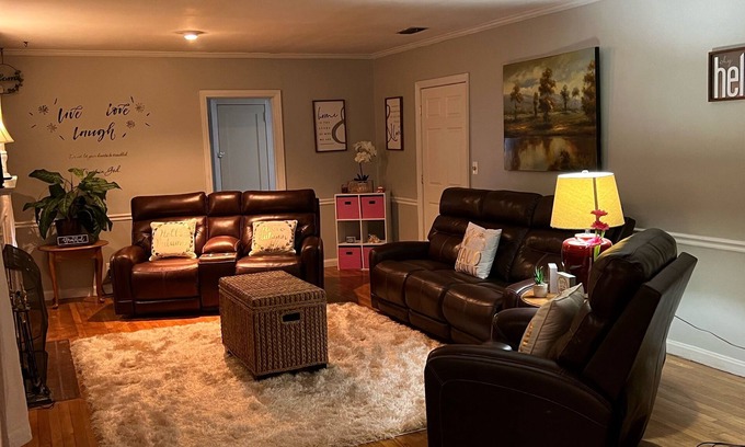 Waycross Casa | Cheerful, Spacious, and Cozy 2 bedroom home with fireplace