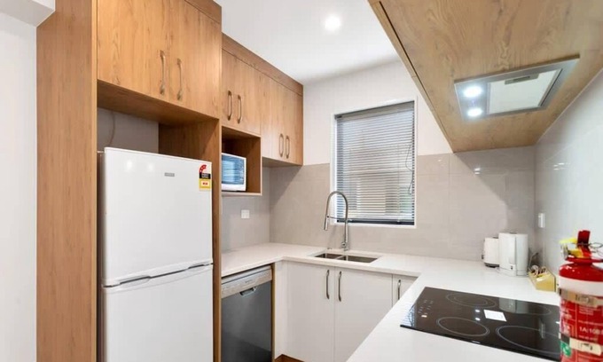Mangere Casa | Cheerful Three Bedroom Townhouse with Parking
