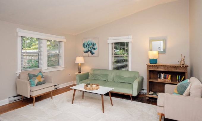 Middletown Casa | Cheerful two bedroom cottage with Parisian patio!