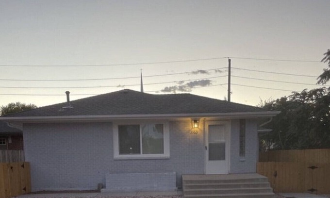 Northeast Park Hill Casa | Cheerful updated 3bed room house