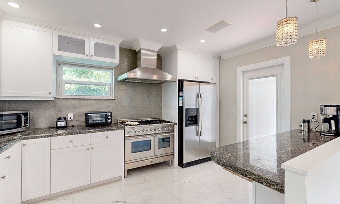 Bel Air Casa | Cheerful retreat near beaches and nightlife with large patio, dog friendly