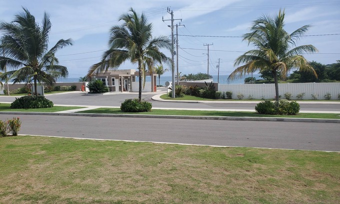 Lucea Casa | Cheerful Vacation Home