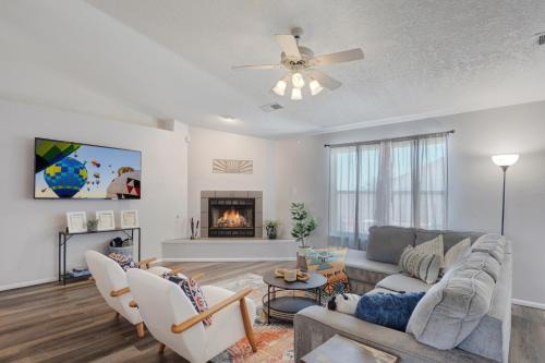 Paradise Hills Civic Casa | Cheerful Vibrant 3BR - 3TV - New