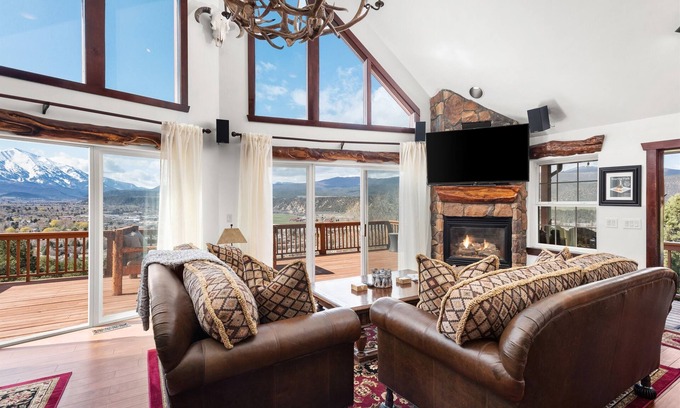 Carbondale Casa | Chef's Chalet | Gourmet Living w/ Views & Hot Tubs