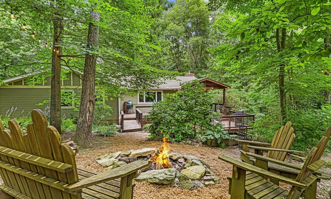 Royal Pines Casa | Chef’s Kitchen, Fire Pit & Soaking Tub | Quiet Escape + Biltmore Pass