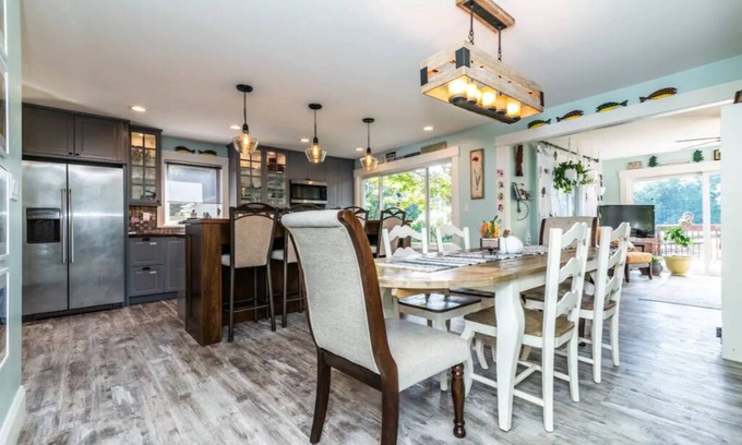 Lyndon Township Casa | Chelsea Lake House, Game Room, & Pontoon-rental