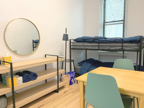 Chelsea Apartamento | Chelsea Studio-Shared Bathroom with Kitchen Twin Bunk Bed