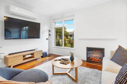 Cheltenham Casa | Cheltenham Charm by Ready Set Stay