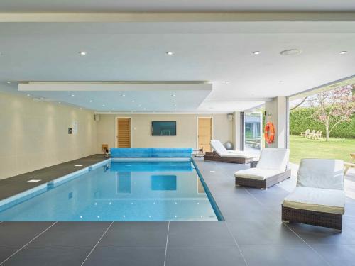 Cheltenham Casa | Cheltenham's Most Luxurious House - Beautiful Hot Tub & Indoor Pool