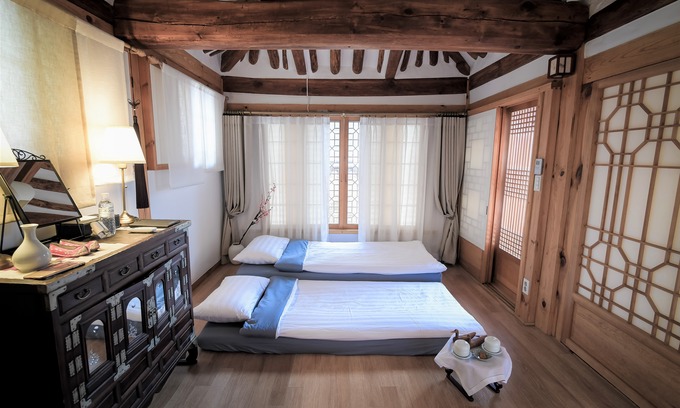 Gahoe-dong Hotel | Cheong Yeon Jae Hanok Guesthouse Seoul