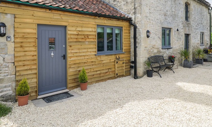 Biddestone Cabaña | CHEQUERS BARN, family friendly, character holiday cottage in Corsham