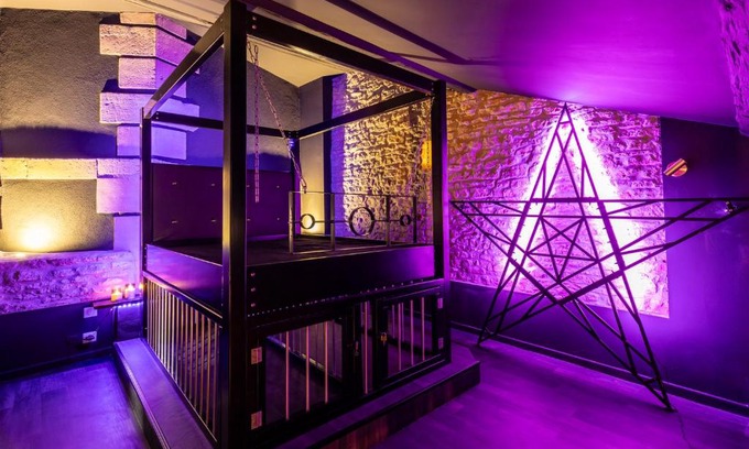 Val de Briey Casa | Cherie cherry - romantic and BDSM house