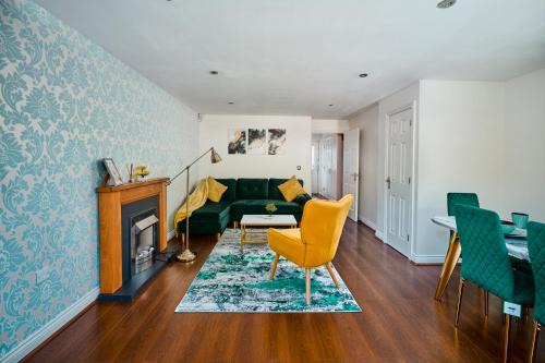 Pinkwell Apartamento | Cherish Stays spacious & amazing 3 Bed House in Hayes & Heathrow