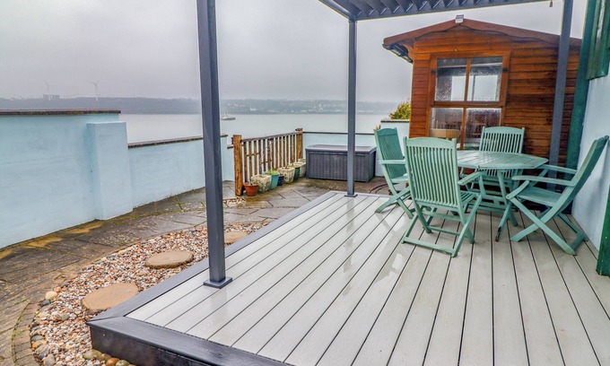 Pembroke Dock Cabaña | Cheriton