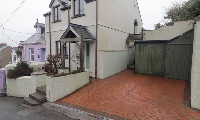 Pembroke Dock Cabaña | CHERITON, pet friendly, character holiday cottage in Pembroke Dock