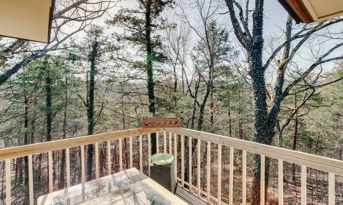 Hardy Casa | Cherokee Village Townhome w/ 3 Community Pools!