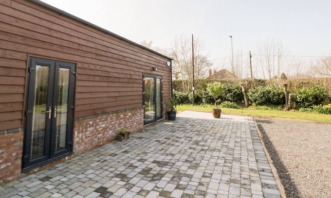Billingsley Cabaña | CHERRY BLOSSOM BARN, family friendly, with a garden in Alveley