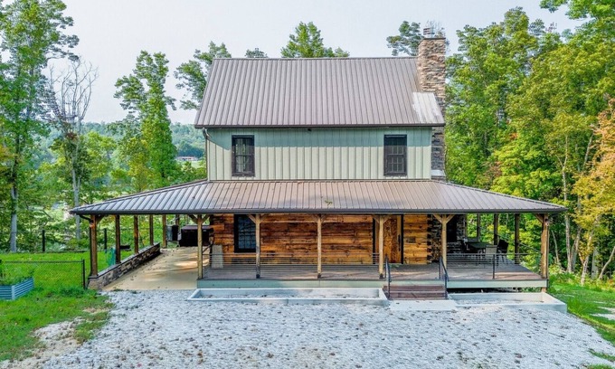 Kingston Casa | Cherry Blossom Cabin