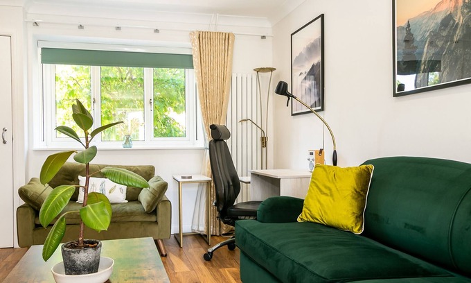 Bicester Casa | Cherry Tree Cottage | Bicester Holiday Let | 2 Beds & Sleeps 4