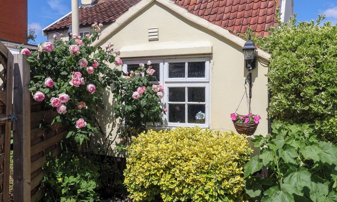 Martlesham Heath Cabaña | CHERRY TREE COTTAGE, WOODBRIDGE, pet friendly in Woodbridge