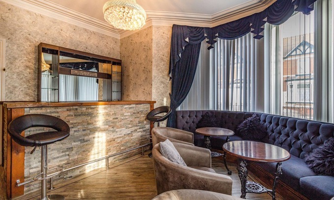 Blackpool Town Center Cabaña | Cherry Tree House