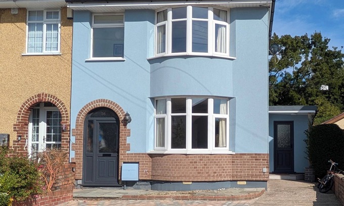 Hanham Casa | Cherry View House 3 Bed Garden Parking sleeps 8