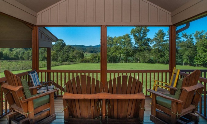 Brevard Casa | Hooper Valley Views son relajantes, duerme 7
