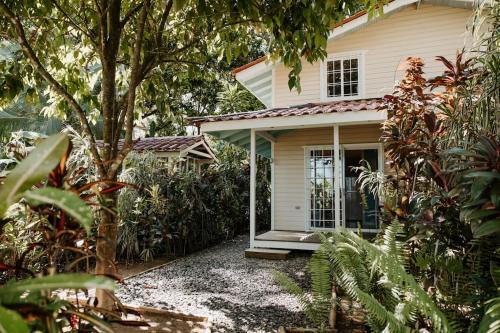 Big Creek Apartamento | CherryTree Bungalow of Villa Paraiso/Beachfront