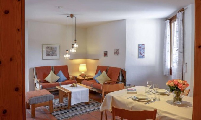 Sankt Moritz-Bad Apartamento | Chesa Maurus A12 by Interhome