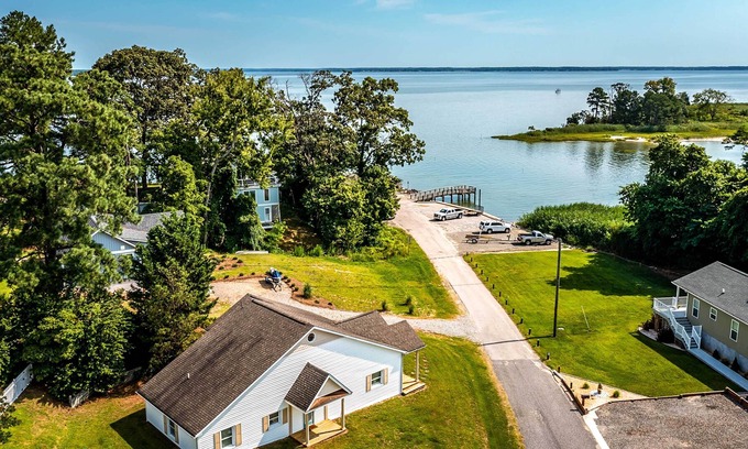 Dutton Casa | Chesapeake Bay Home: 200 Ft to Boat & Fish!