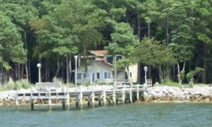 Deal Island Casa | Chesapeake Bay Waterfront Home