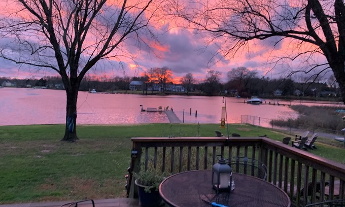Deale Casa | Chesapeake Spectacular Waterfront- Kayaks, Spa, Pier