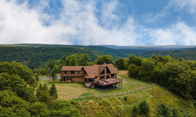 Hillsdale Cabina | Chester by AvantStay | Amazing Views, Secluded Home, A True City Escape!
