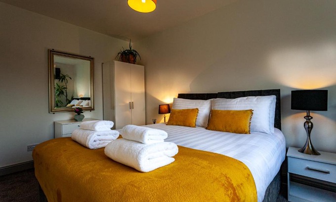 Chorlton-by-Backford Casa | Chester Zoo Family Retreat