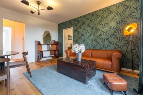 District 6 Apartamento | Chesterfield Suite