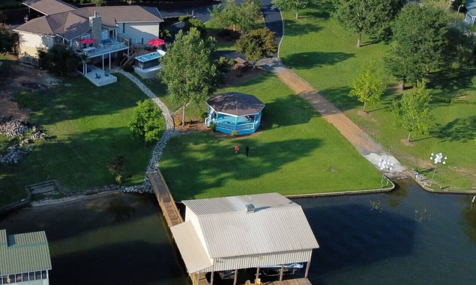 Leesburg Casa | Chestnut Cove Retreat on Weiss Lake Sleeps 16 Comfortably