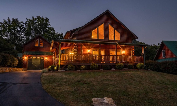 Maggie Valley Cabina | Chestnut Lodge ~ New Cabin by Willow Tree Cabins