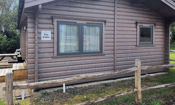 Bexhill-on-Sea Cabina | Chestnut Meadow Cabin with hot tub