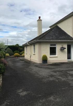 Oldcastle Apartamento | ChestNut View Oldcastle 1 bedroom self-catering