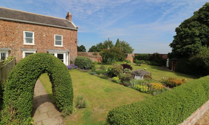 York Cabaña | CHESTNUTS AT YOULTON LODGE, family friendly in Tollerton
