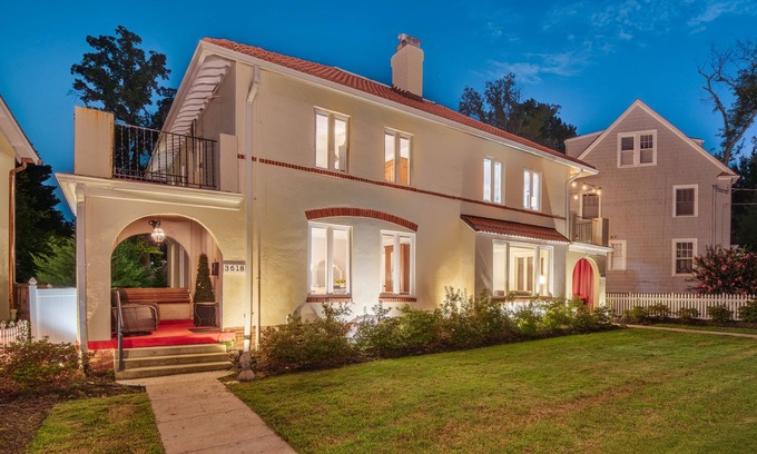 Northwest Casa | Chevy Chase 1920 charm 4 luxury bedrooms Spanish colonial close to everything,