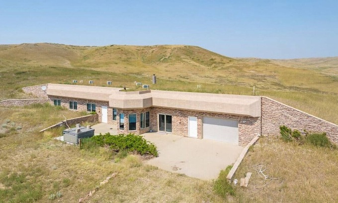 Owanka Casa | Cheyenne River Ranch 4BR Earth Sheltered Home with Hot Tub!