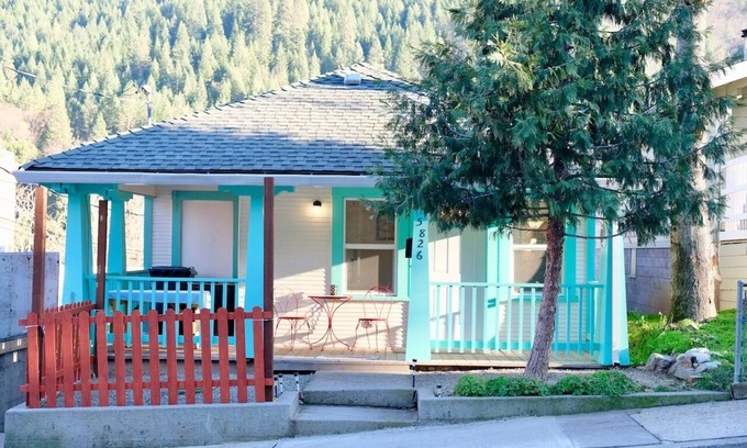 Dunsmuir Casa | Chez Belinda