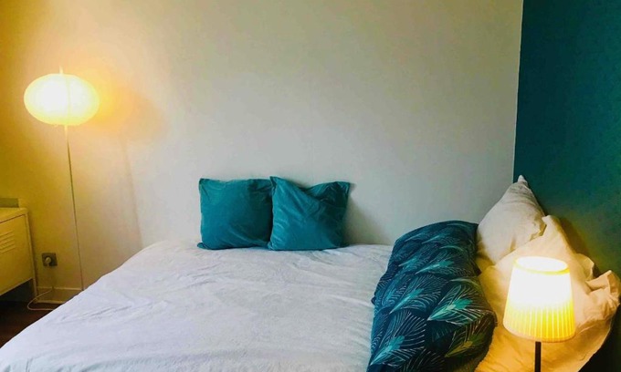 Quartier Centre Ville Casa | Chez Cath 20 min OrlyAirport chambre paisible avec vue sur le jardin