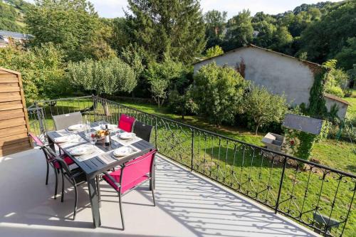 Coupiac Casa | Chez Dalmasou Maison 120 m2 jardin terrasse 3 chambres wifi parking centre village